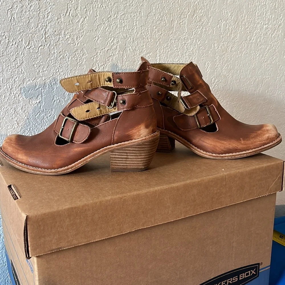 Latigo distressed Potion Anthropologie leather strapped bootie size 7.5 - Picture 2 of 11